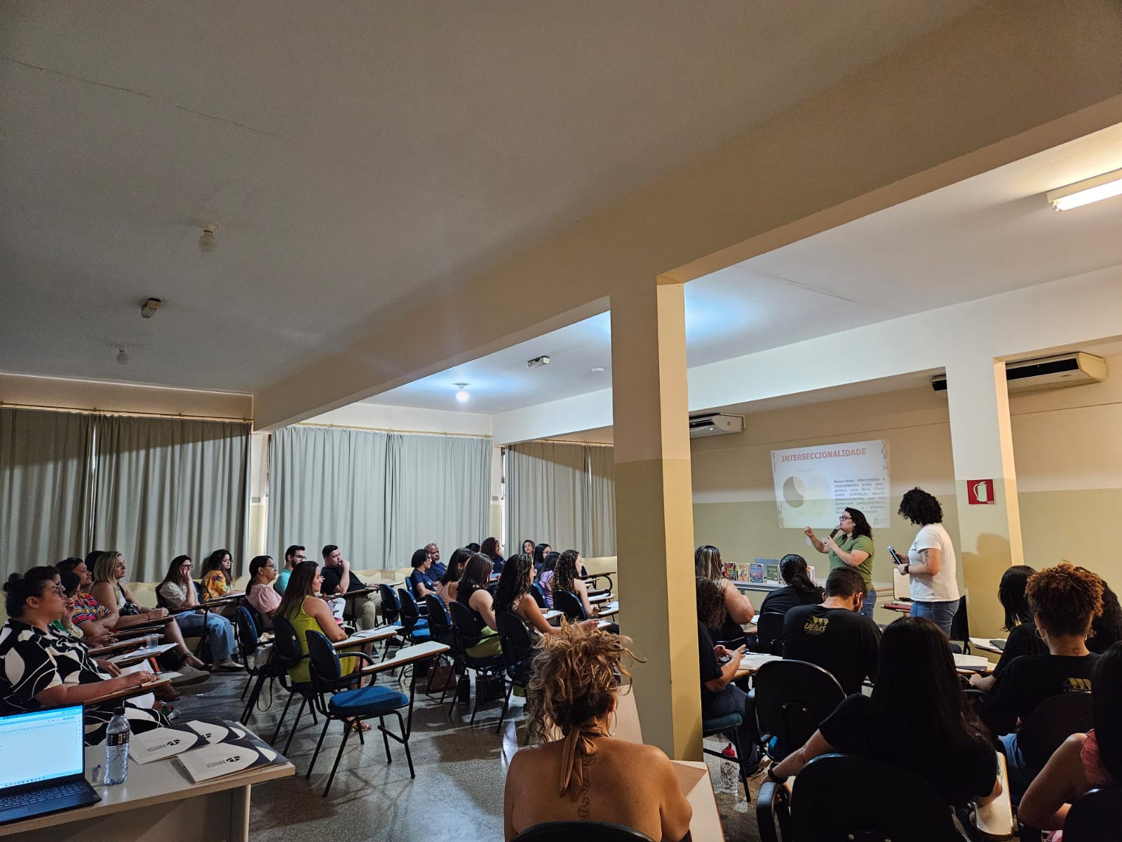 Você está visualizando atualmente Evento CREPOP Itinerante em Coxim: Diálogos sobre Políticas Públicas e Interseccionalidade no Contexto de Violências e Violações de Direitos 